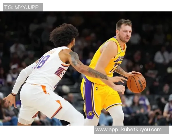 东契奇单打无解湖人防守漏洞显现后场短板依旧难以弥补